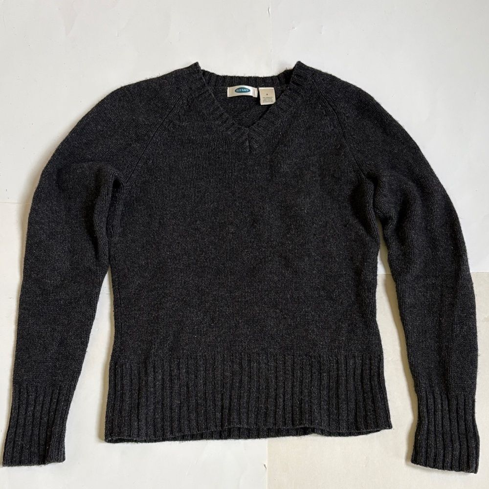 Ladies Old Navy Classic Charcoal Gray 100% Lambswool V-Neck LS Sweater Size S